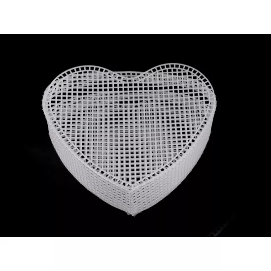 Műanyag kanava hímzés, táskakészítés szív alakú - 20 x 17,5 x 5,5 - fehér