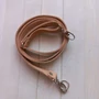 Kép 2/2 - Bőr táskapánt cross body 120 cm - barna zsemle