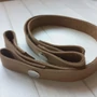 Kép 1/2 - Bőr táskapánt patentos 50 cm - cappuccino