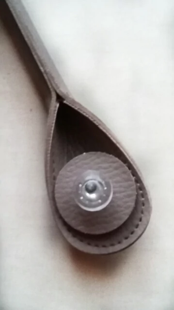 Táskafül csavaros - taupe