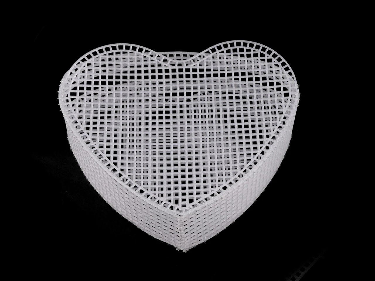 Műanyag kanava hímzés, táskakészítés szív alakú - 20 x 17,5 x 5,5 - fehér